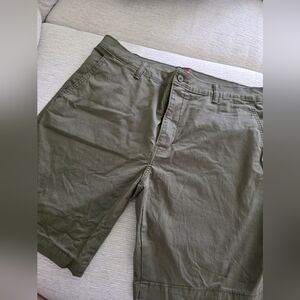 Levi's Dark Olive XX Chino Shorts W36